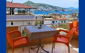 Sarah'S Apartments - 5 Min Walk To Beaches & Boulevard - Big Balcony!